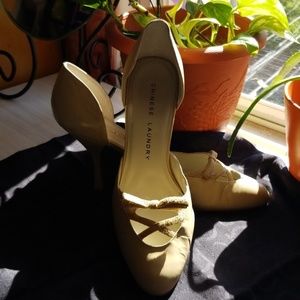 Chinese Laundry cream pumps